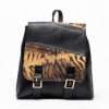 Backpack de piel negra combinada textura tigre.